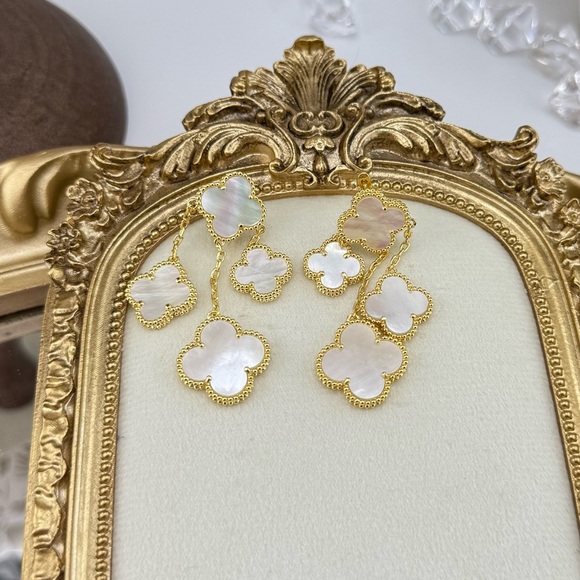 Lucky Alhambra 4-Motif Drop Earrings – Mother of Pearl with Logo - Picture 4 of 13
